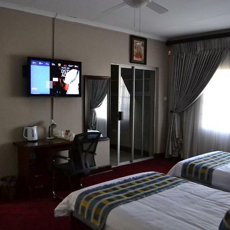 Triple Palms Bed And Breakfast Γκαμπορόνε Εξωτερικό φωτογραφία