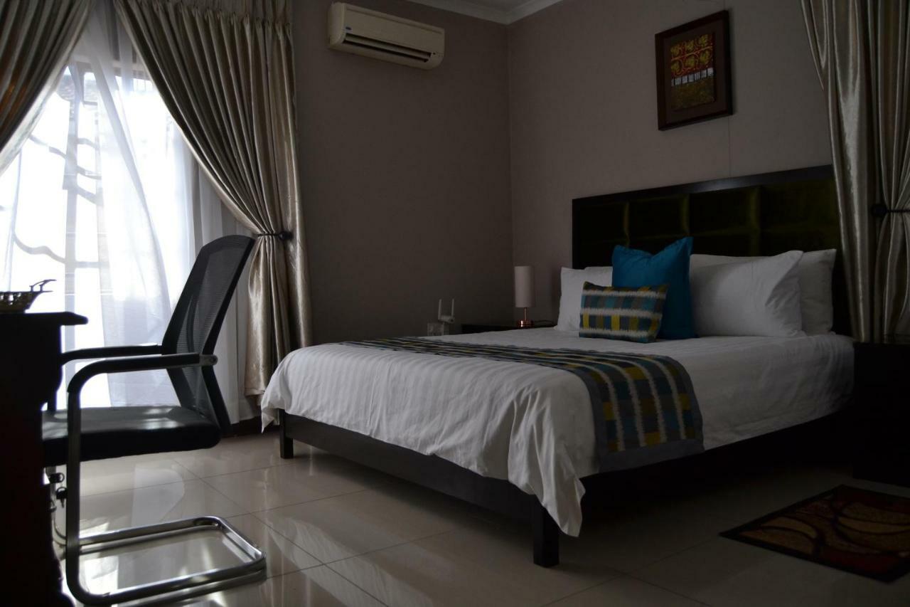 Triple Palms Bed And Breakfast Γκαμπορόνε Εξωτερικό φωτογραφία