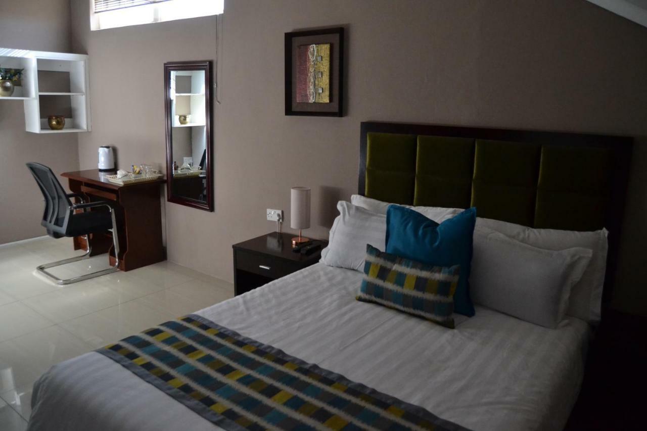 Triple Palms Bed And Breakfast Γκαμπορόνε Εξωτερικό φωτογραφία
