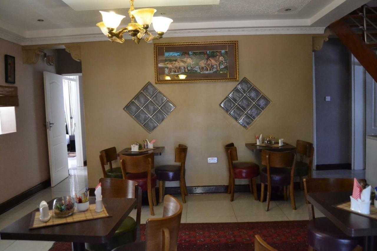 Triple Palms Bed And Breakfast Γκαμπορόνε Εξωτερικό φωτογραφία