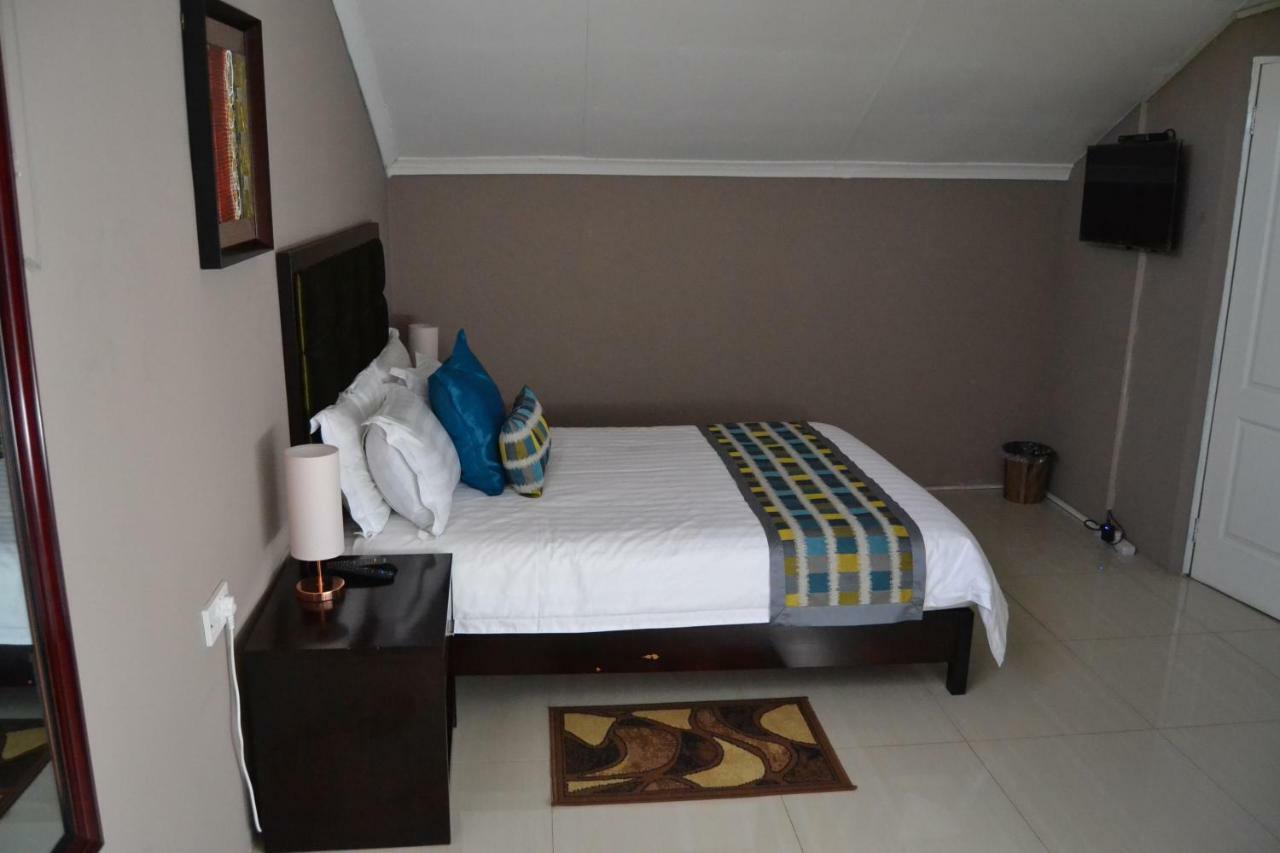 Triple Palms Bed And Breakfast Γκαμπορόνε Εξωτερικό φωτογραφία