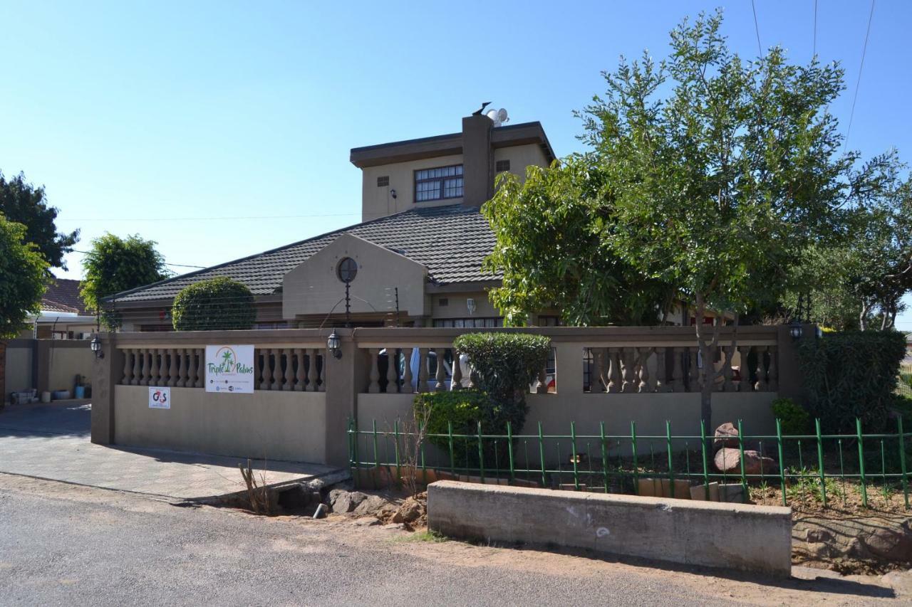 Triple Palms Bed And Breakfast Γκαμπορόνε Εξωτερικό φωτογραφία