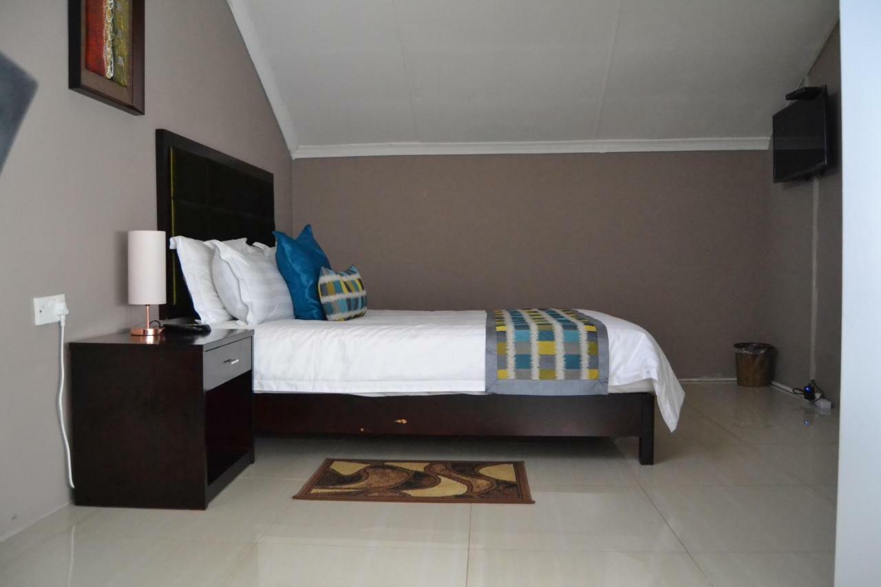 Triple Palms Bed And Breakfast Γκαμπορόνε Εξωτερικό φωτογραφία
