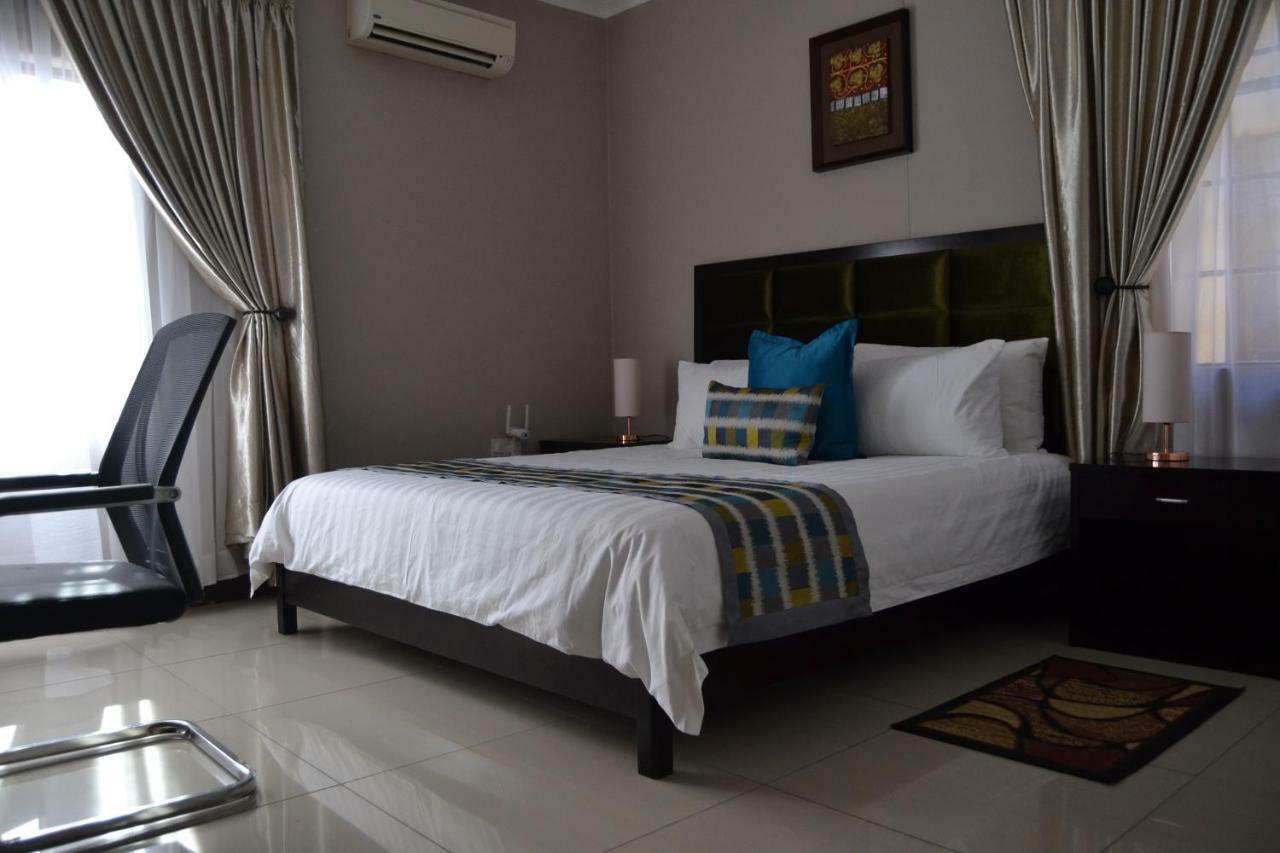 Triple Palms Bed And Breakfast Γκαμπορόνε Εξωτερικό φωτογραφία