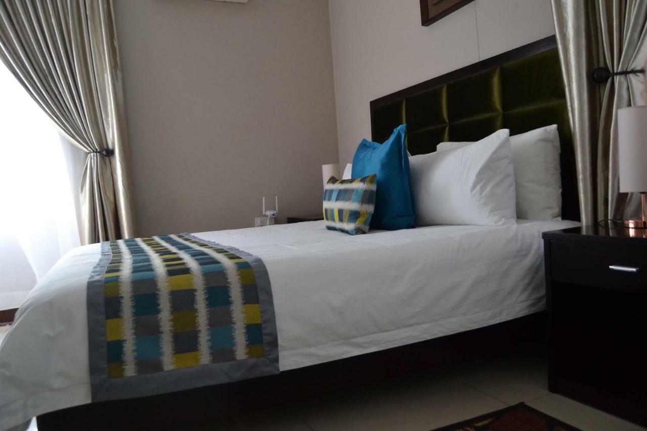 Triple Palms Bed And Breakfast Γκαμπορόνε Εξωτερικό φωτογραφία