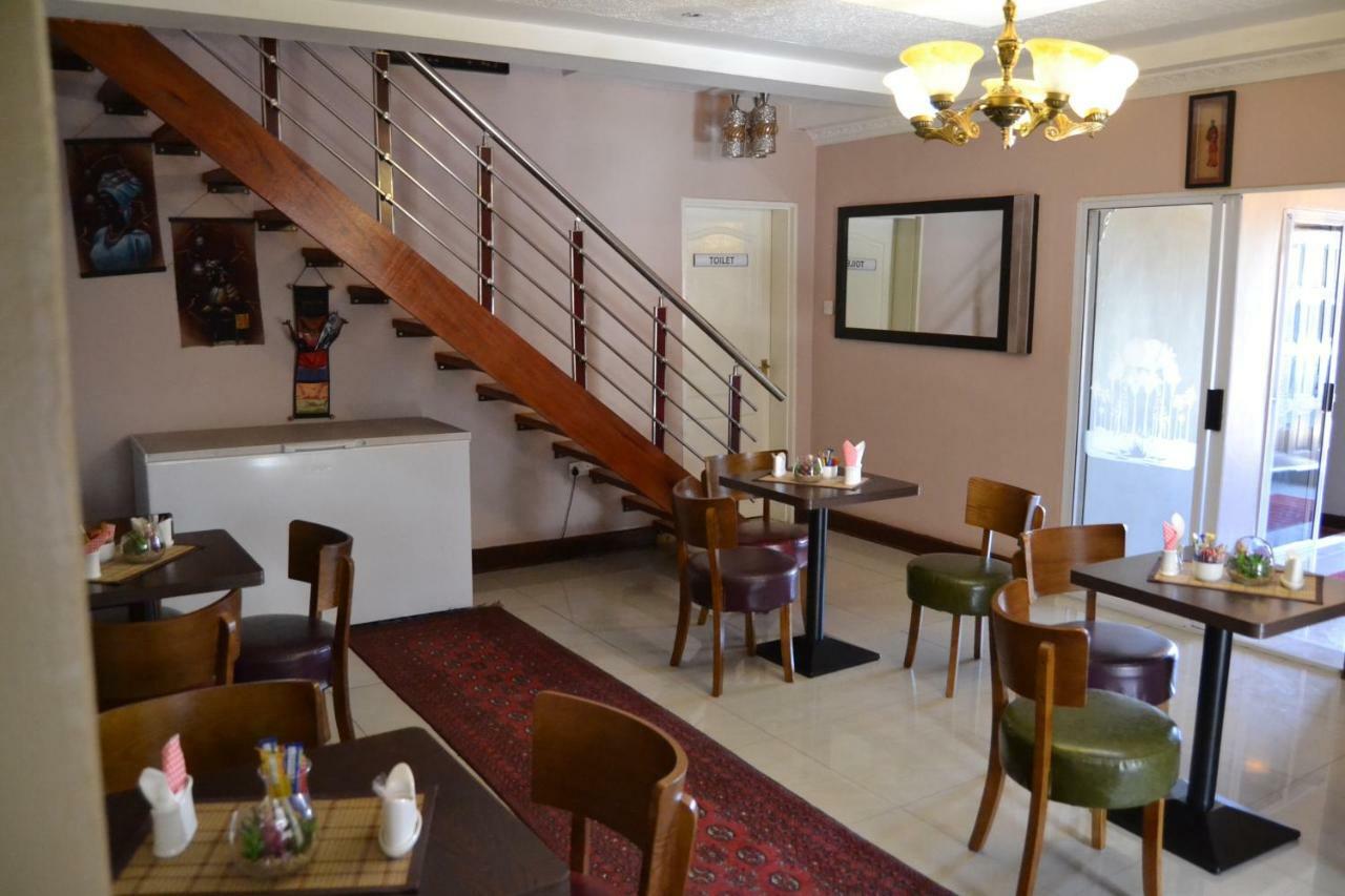 Triple Palms Bed And Breakfast Γκαμπορόνε Εξωτερικό φωτογραφία