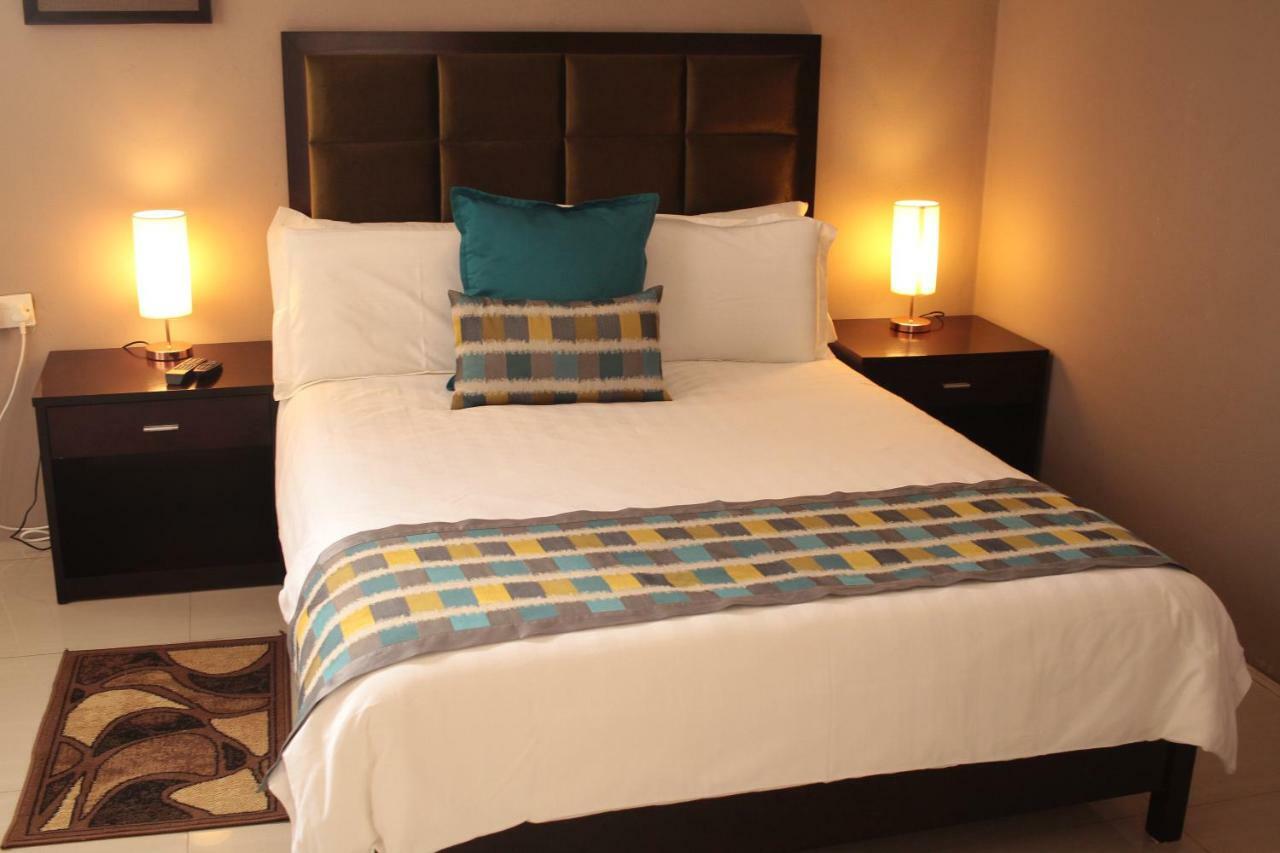 Triple Palms Bed And Breakfast Γκαμπορόνε Εξωτερικό φωτογραφία