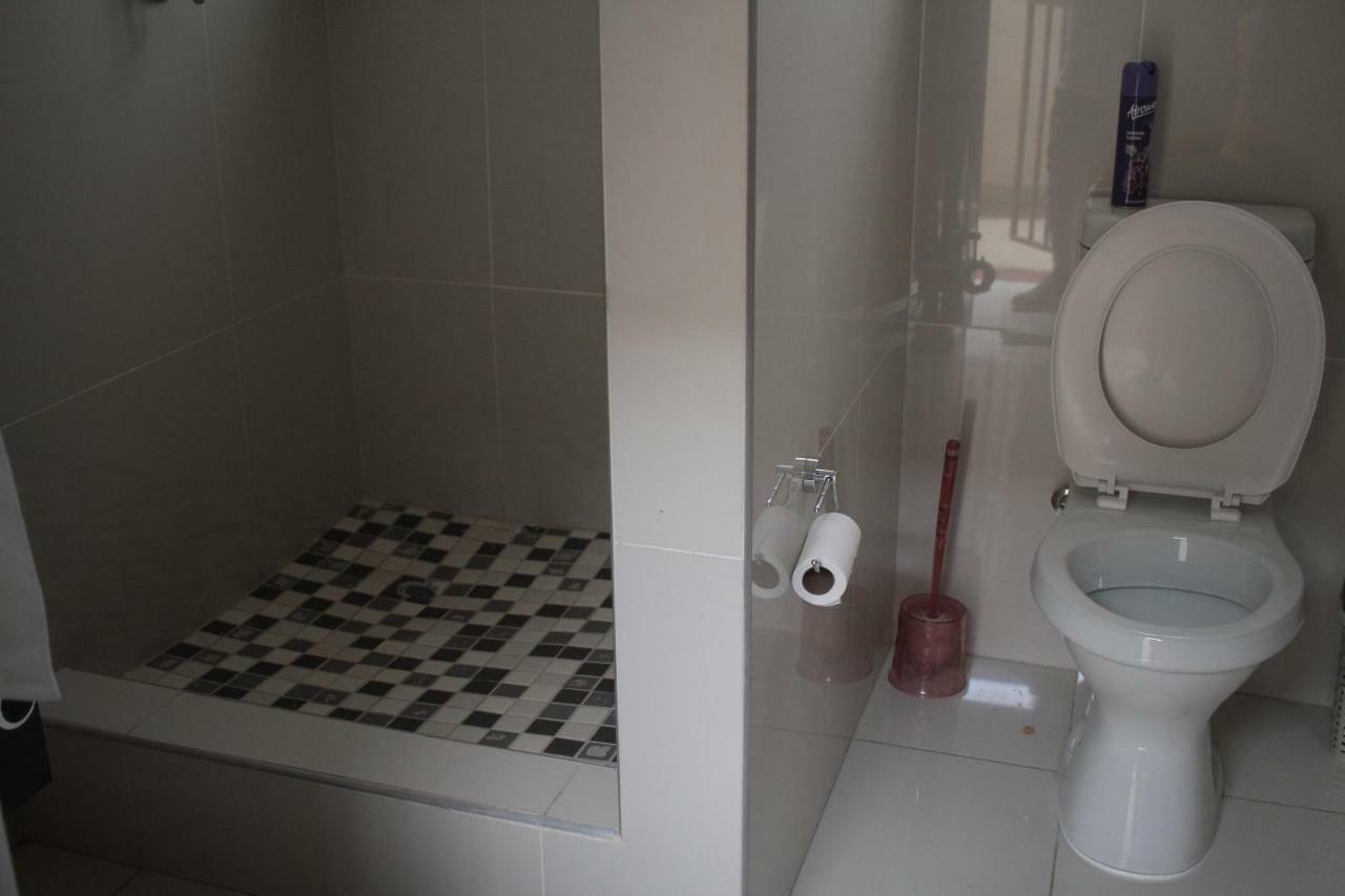 Triple Palms Bed And Breakfast Γκαμπορόνε Εξωτερικό φωτογραφία