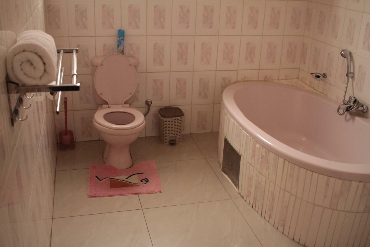 Triple Palms Bed And Breakfast Γκαμπορόνε Εξωτερικό φωτογραφία