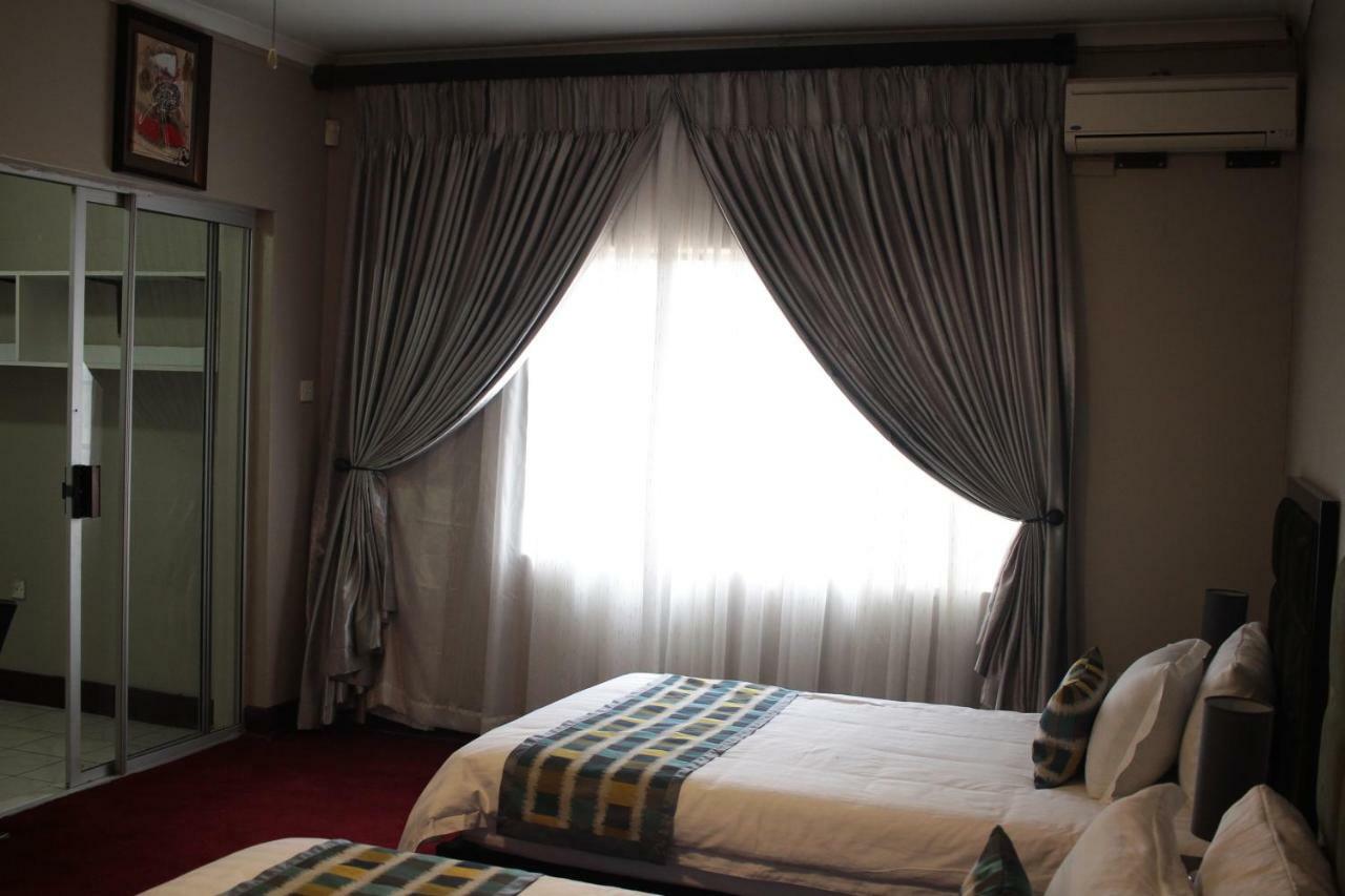 Triple Palms Bed And Breakfast Γκαμπορόνε Εξωτερικό φωτογραφία