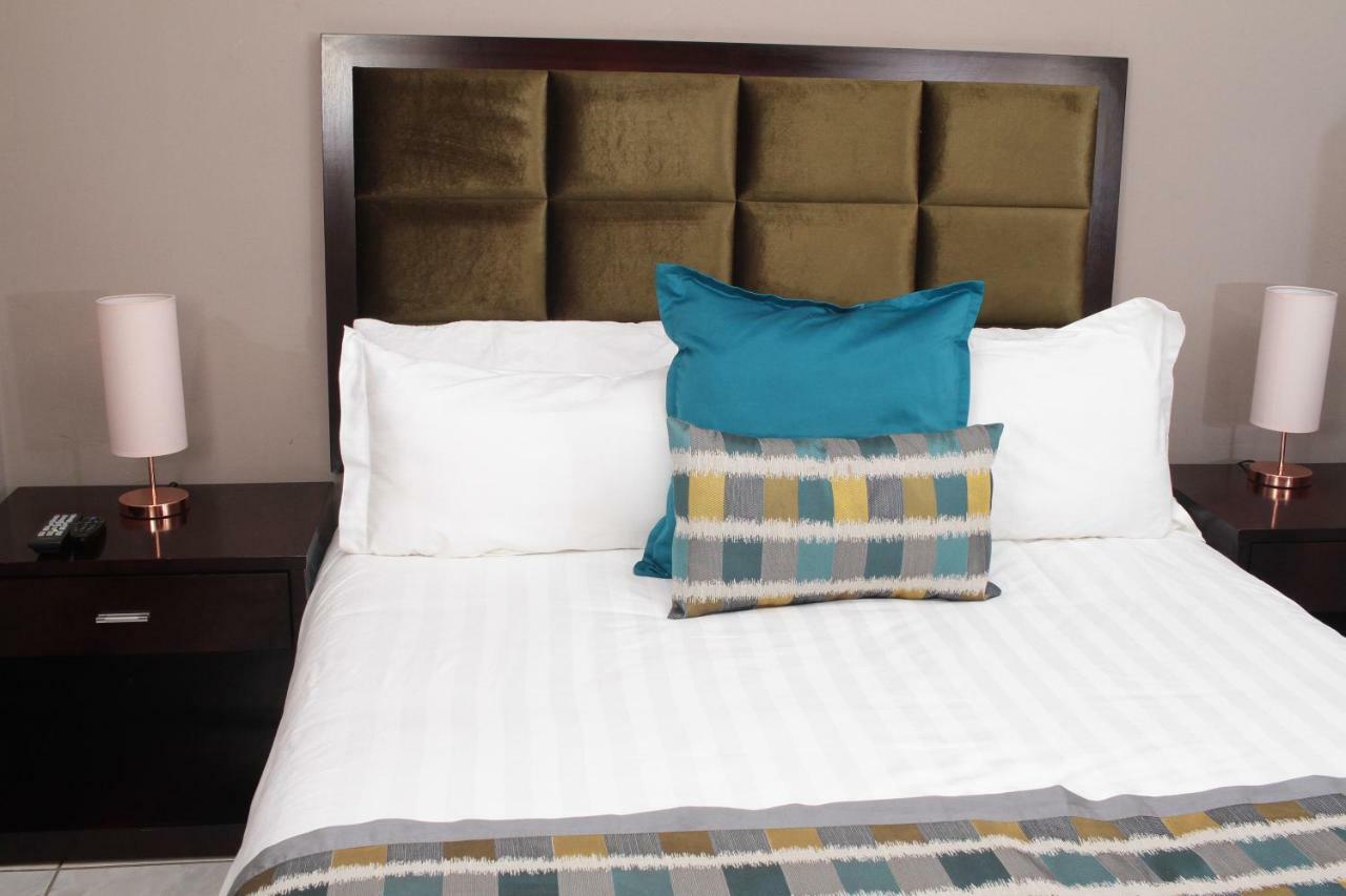 Triple Palms Bed And Breakfast Γκαμπορόνε Εξωτερικό φωτογραφία
